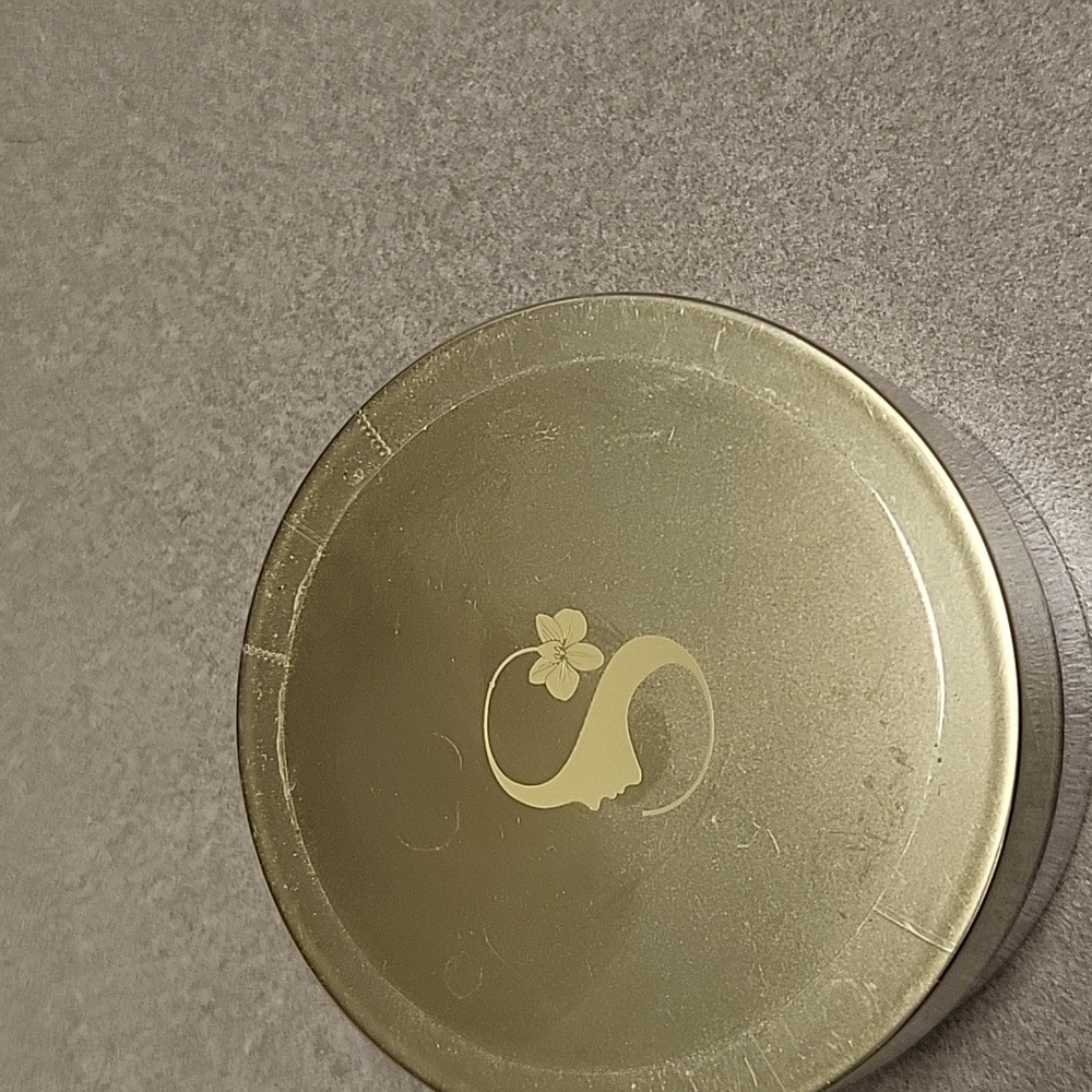 Senegence translucent loose powder